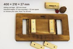 Misure di Edge Duel XL: 400 × 210 × 27 mm, corsa del carrello 100 mm, tacche di serie da 27 e 22 mm
