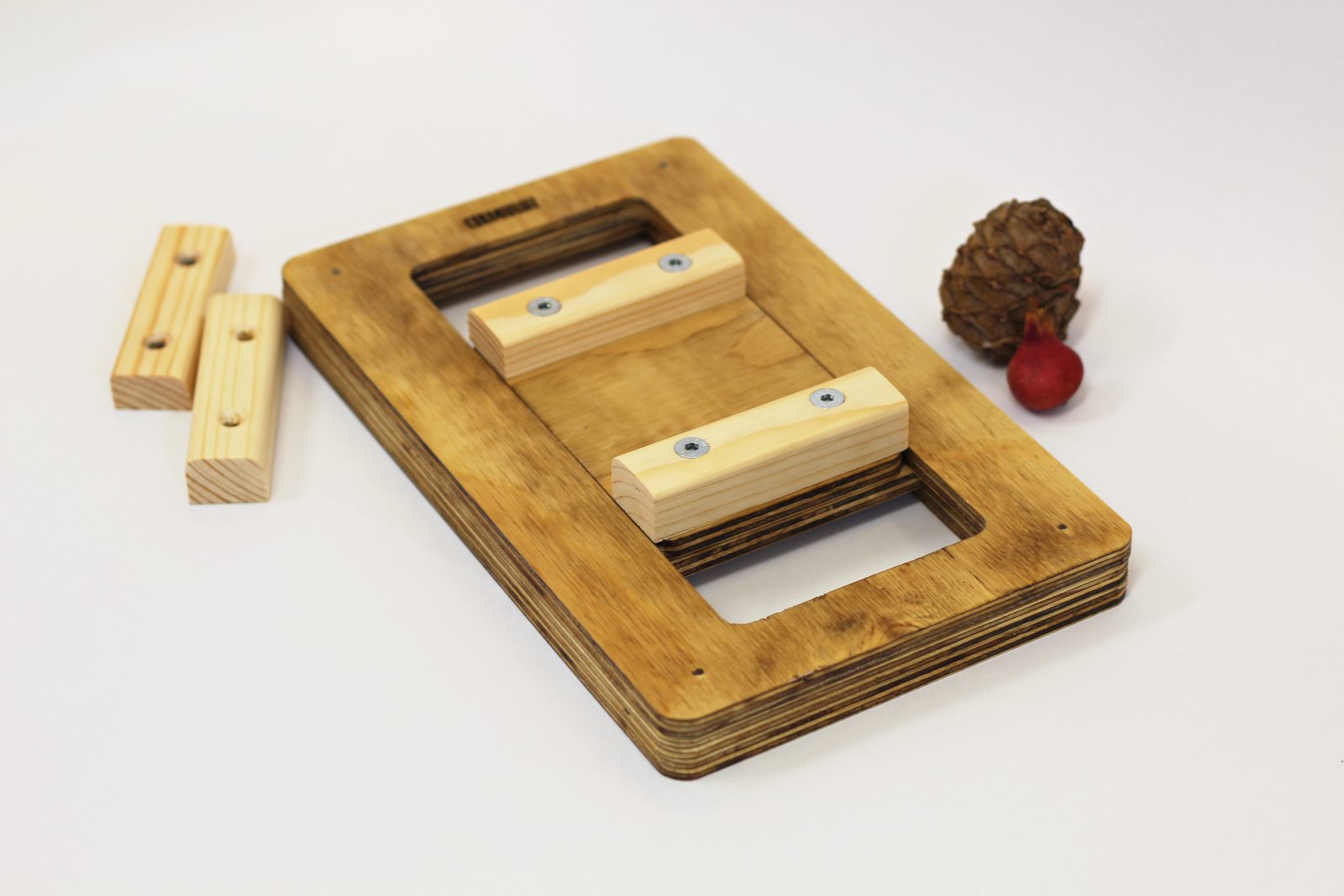 Edge Duel: tavola in legno con carrello scorrevole, due tacche montate e due di ricambio