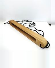 Travetto 40 cm in legno più scuro: la tasca lunga vista di lato