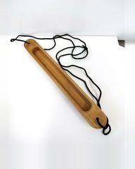 Travetto 40 cm in legno più scuro visto dall'alto, con il cordino nero